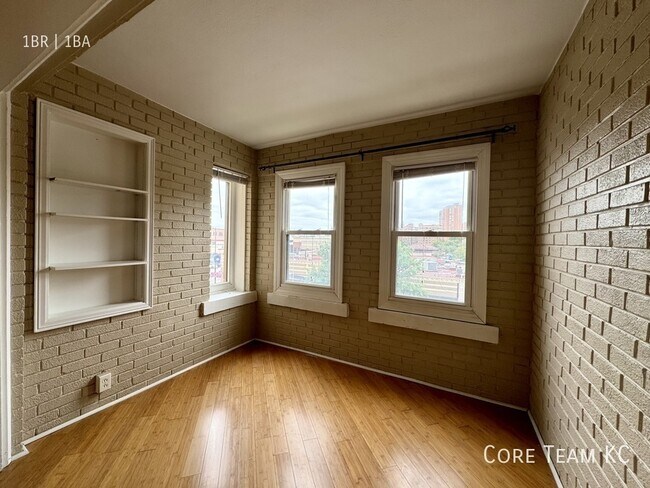 4804 Jefferson St Unit 301