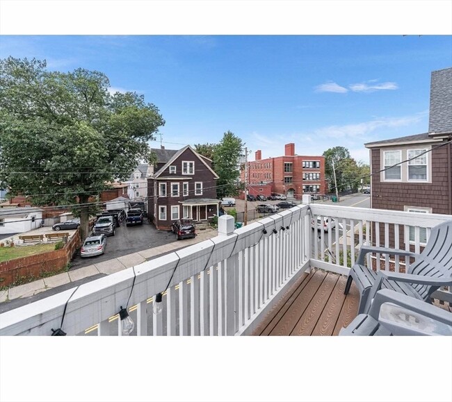 Building Photo - 55-57 Linwood St Unit 1