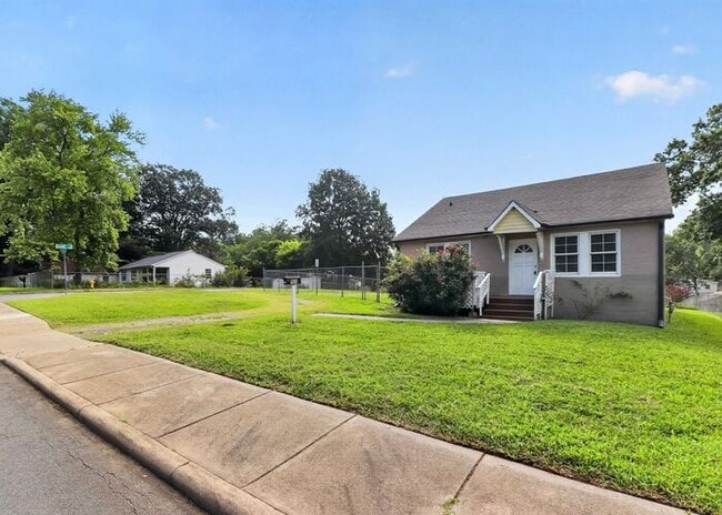 Photo - Charming 2BD/1BA Home Near Lakewood Park!