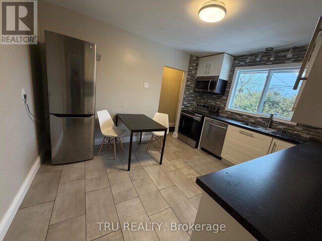 Photo - 7 Roundhay Dr