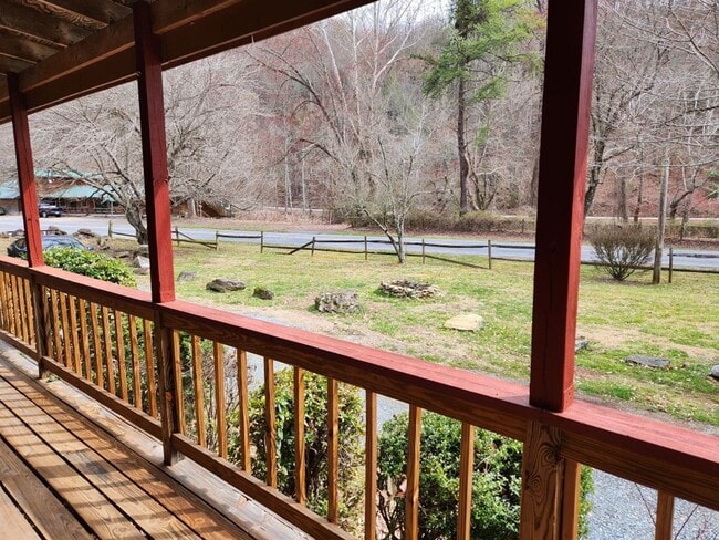 Photo - $1,100 - 2 Bedroom / 1 Bath Unfurnished Log Cabin Near Cherokee