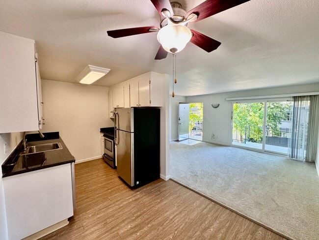 Building Photo - 430 Alameda del Prado Unit 430N