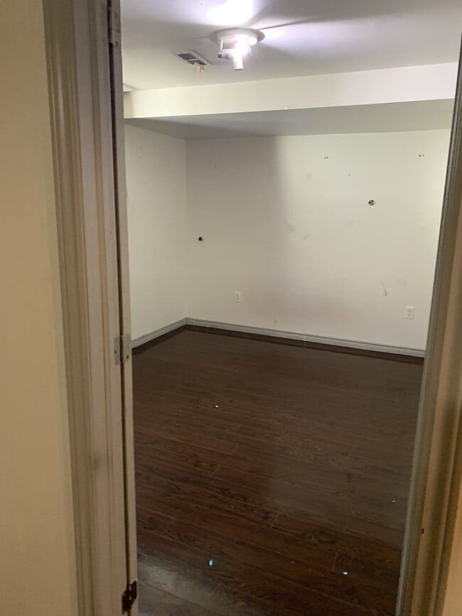 Photo - 1003 Elgin St N Unité Lower