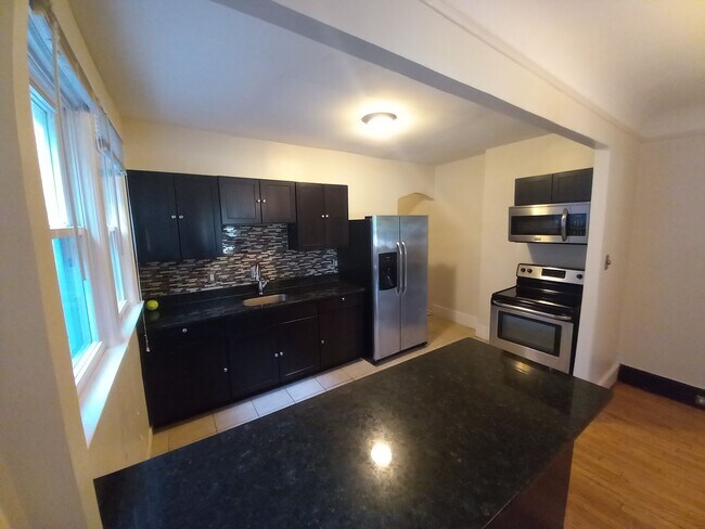 Photo - 837 Beaconsfield Ave Unit 2S