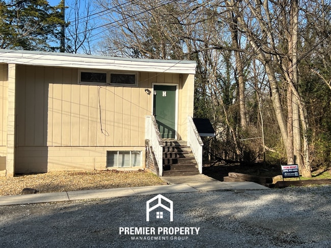 Building Photo - Cozy 1BR Apartment Near Downtown Huntsville w/ Bright Windows & Yard Access