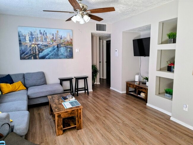 Photo - 1406 Pennsylvania St NE Unit Fully furnished Uptown 2BD condo