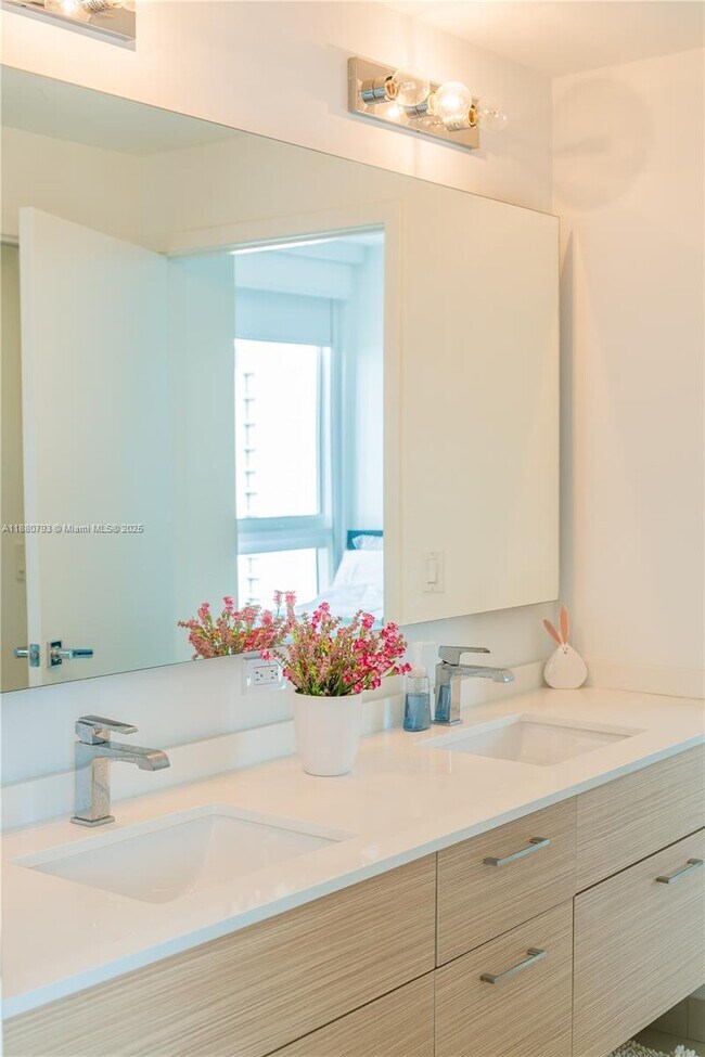 Photo - 600 NE 27th St Unit 2605