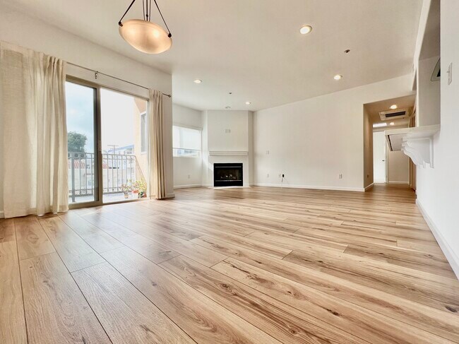 Photo - 937 12th St Unit 307