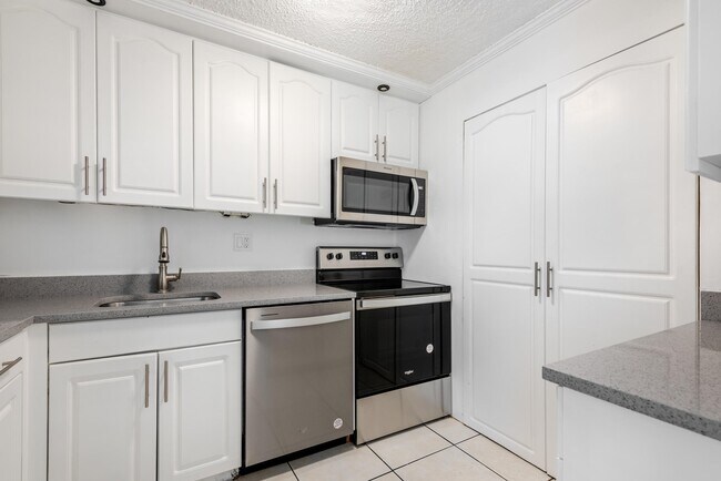 Photo - 8020 Fairview Dr