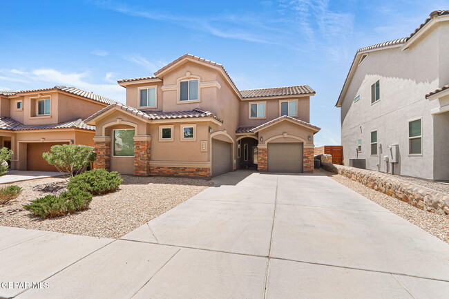 Photo - 405 Saltford Pl