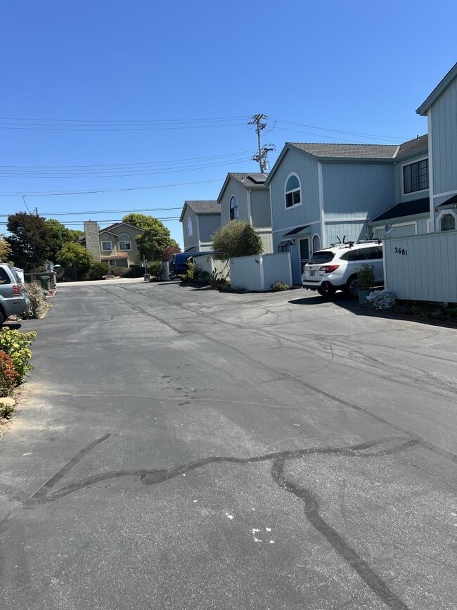 Photo - 2674 Christine Oaks