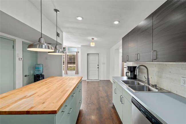 Photo - 2407 S Lois Ave