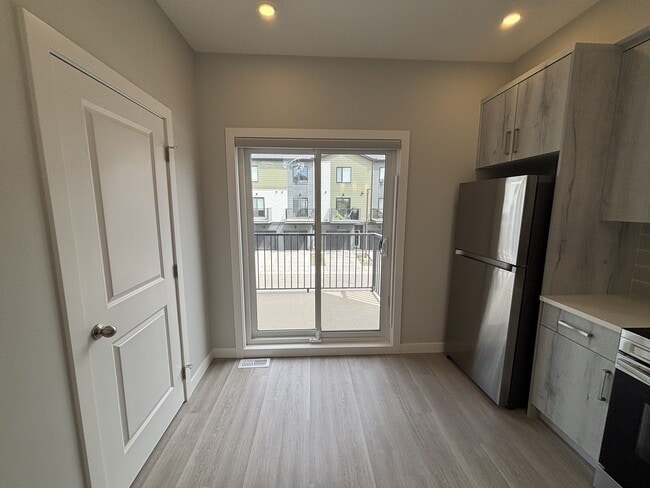Photo - 338 Ellisborough Blvd SE