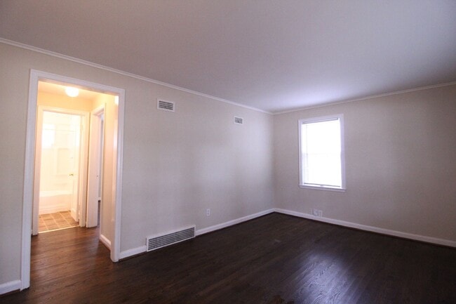 Photo - October FREE On This 1 Bedroom 1 Bath Dupl...