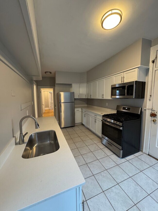 605 Hinman