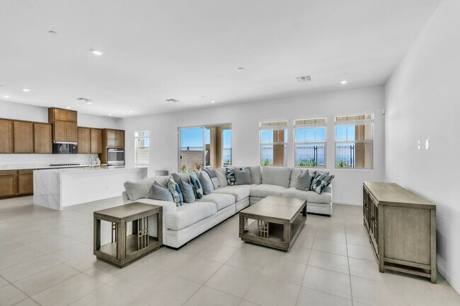 Photo - 528 Parkwind Ln