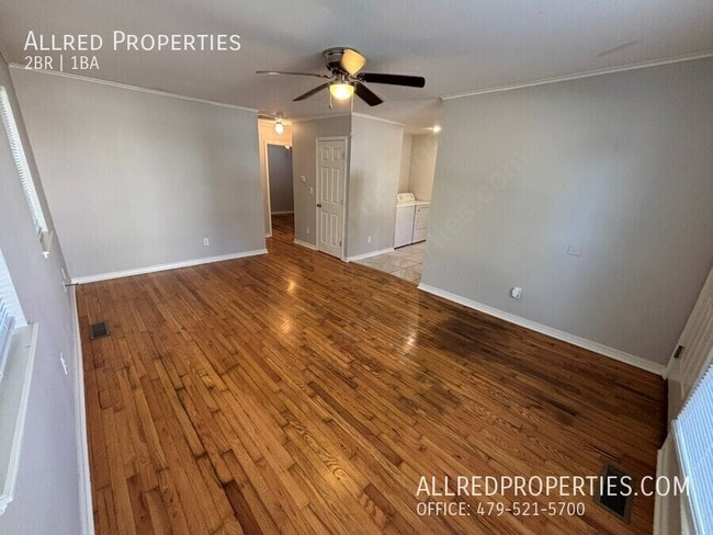 Photo - 995 W Hickory St