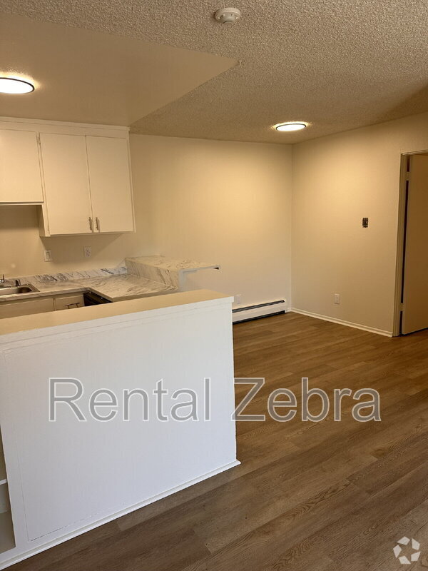 Building Photo - 1440 Southwest Blvd Unit #24 Rental