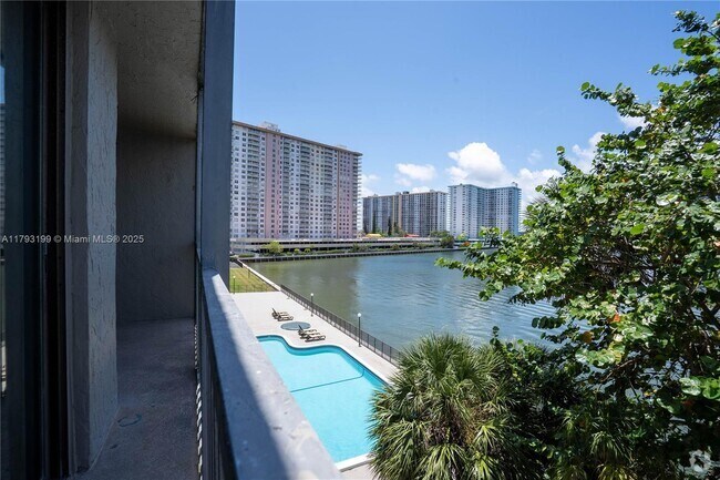 Building Photo - 17600 N Bay Rd Unit N407 Rental