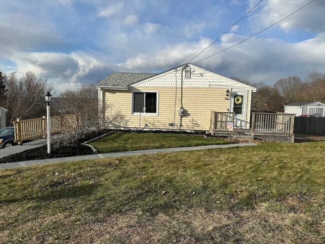 Building Photo - 152 Lepes Rd