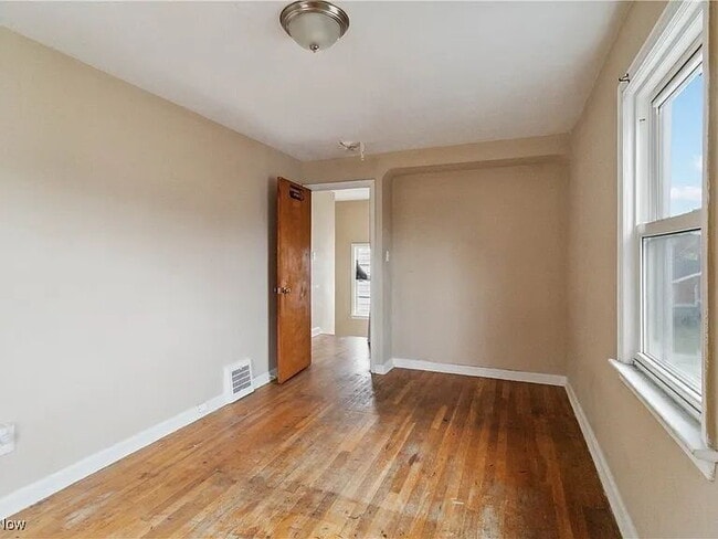 Photo - 16918 Glendale Ave