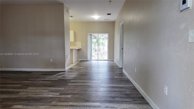 Building Photo - 374 NE 27th Ave Unit 203