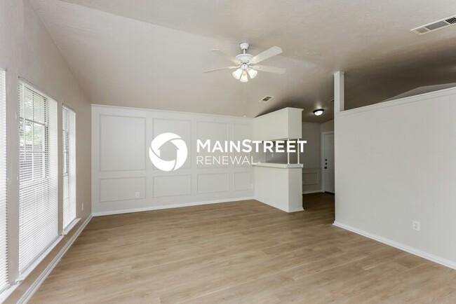 Photo - 3 Bedroom Pet-Friendly Home in DALLAS, TX with Main Street Renewal