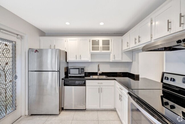 Building Photo - 3181 S Ocean Dr Rental