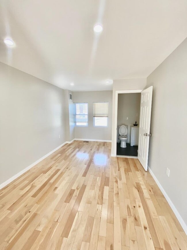 305 S Central Ave
