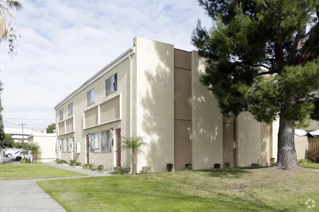 Photo - Palm Tree Gardens Apartments