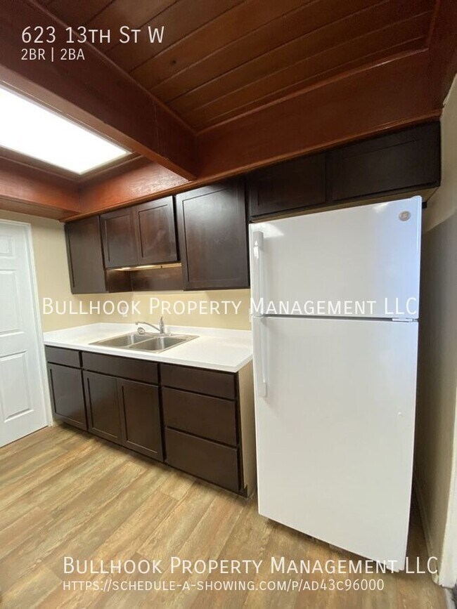 Photo - 623 13th St W