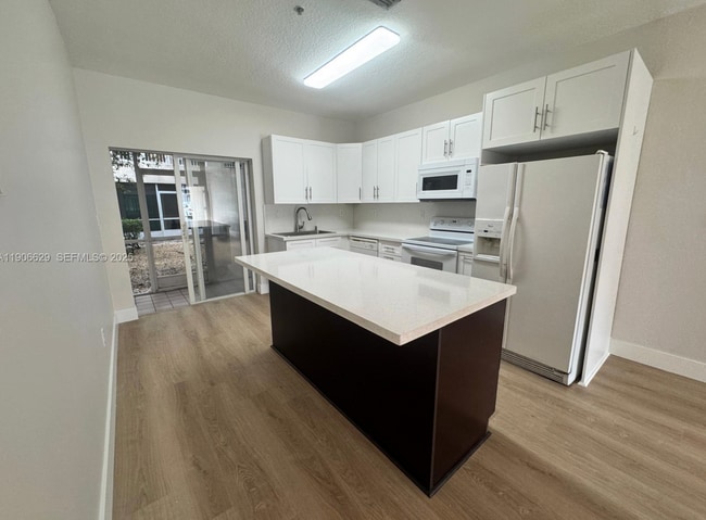 Building Photo - 5630 NW 114th Path Unit 106