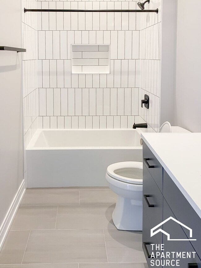 Photo - 1050 W Cornelia Ave Unit 202