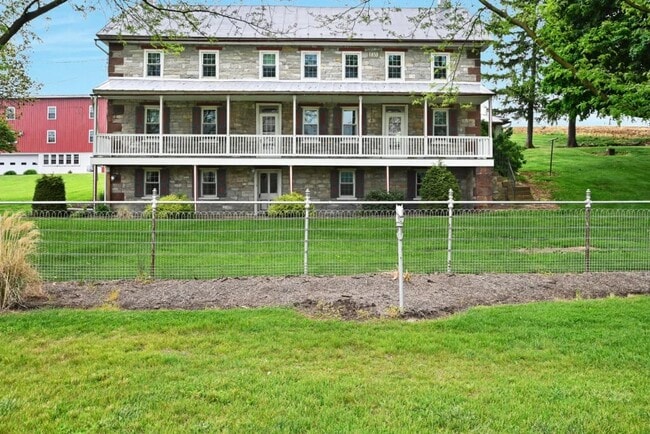 Building Photo - 709 Schaeffer Rd