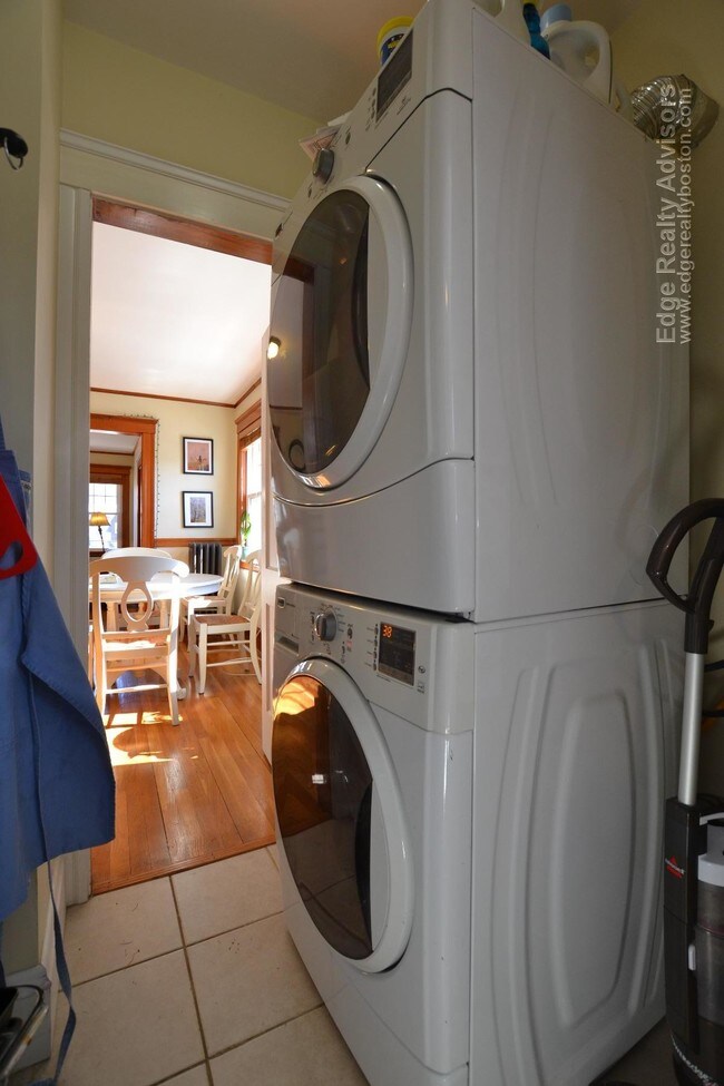 23 Willoughby St Unit 2