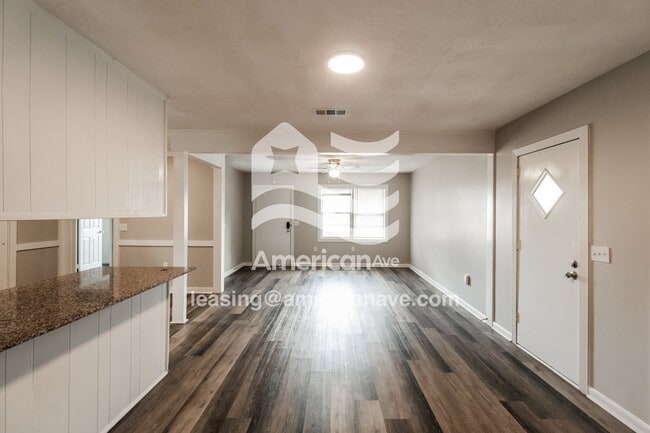 Photo - 103 Galahad Dr