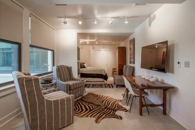 221 W 2nd St
