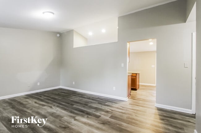 Photo - 410 Grovewood Dr