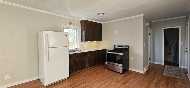 Building Photo - 8 Dustin St Unit 2