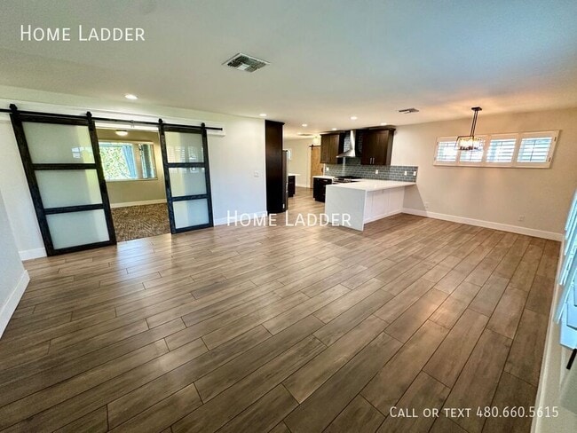 Photo - 4728 E Edgemont Ave