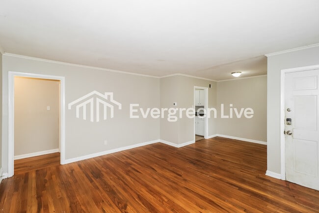 Photo - 5247 Loch Lomond Rd