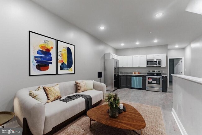Building Photo - 667 N 39th St Unit 1