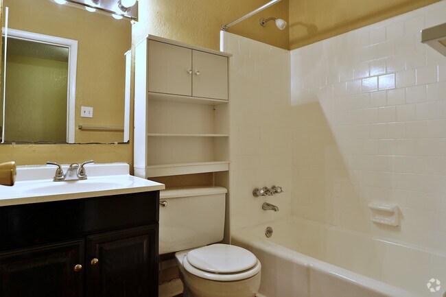 Photo - Live Oaks Apartments