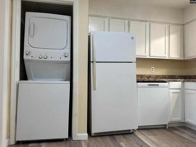 Photo - 1707-1707 Stahl St