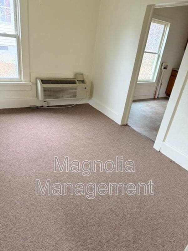 Photo - 419 S College St