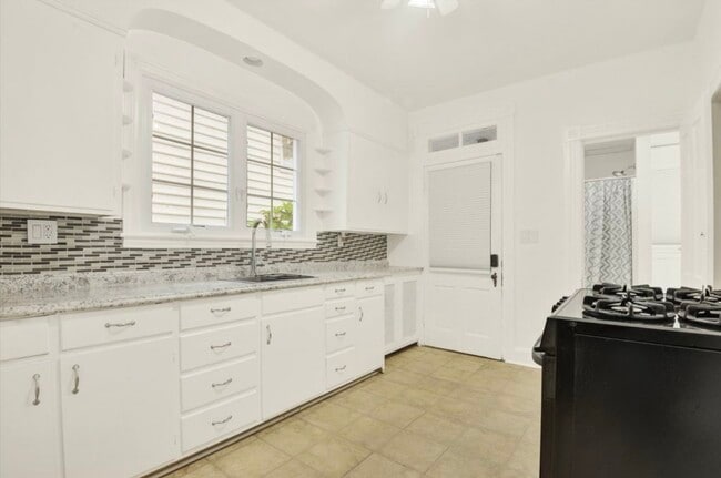 Photo - 125 W Main St