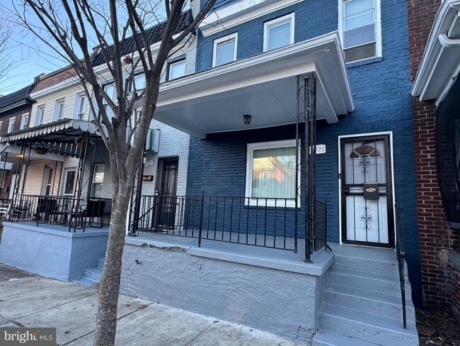 Building Photo - 1321 Cambria St