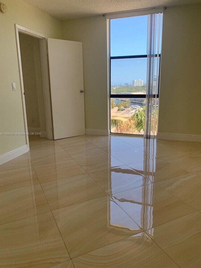 Photo - 13499 Biscayne Blvd Unidad 710