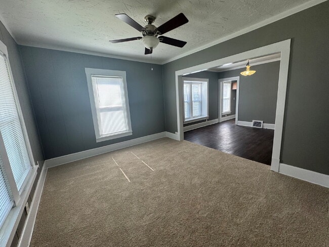 Building Photo - 405 S Park Ave