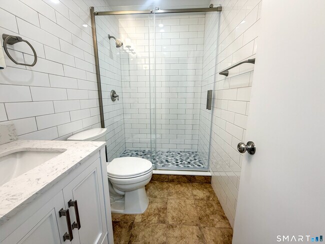 Photo - 575 Bank St